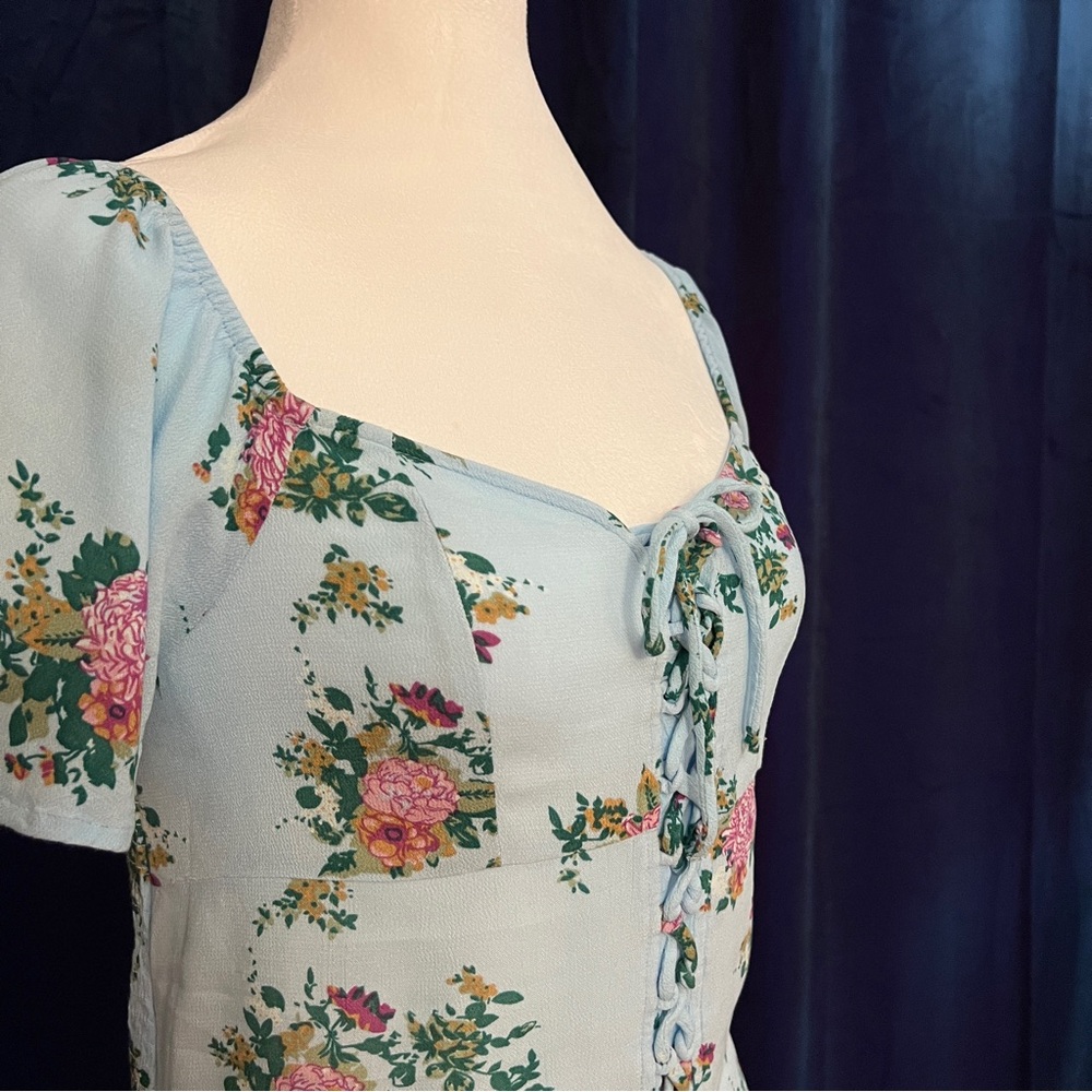 Short Sleeve Floral Lace-Up Top